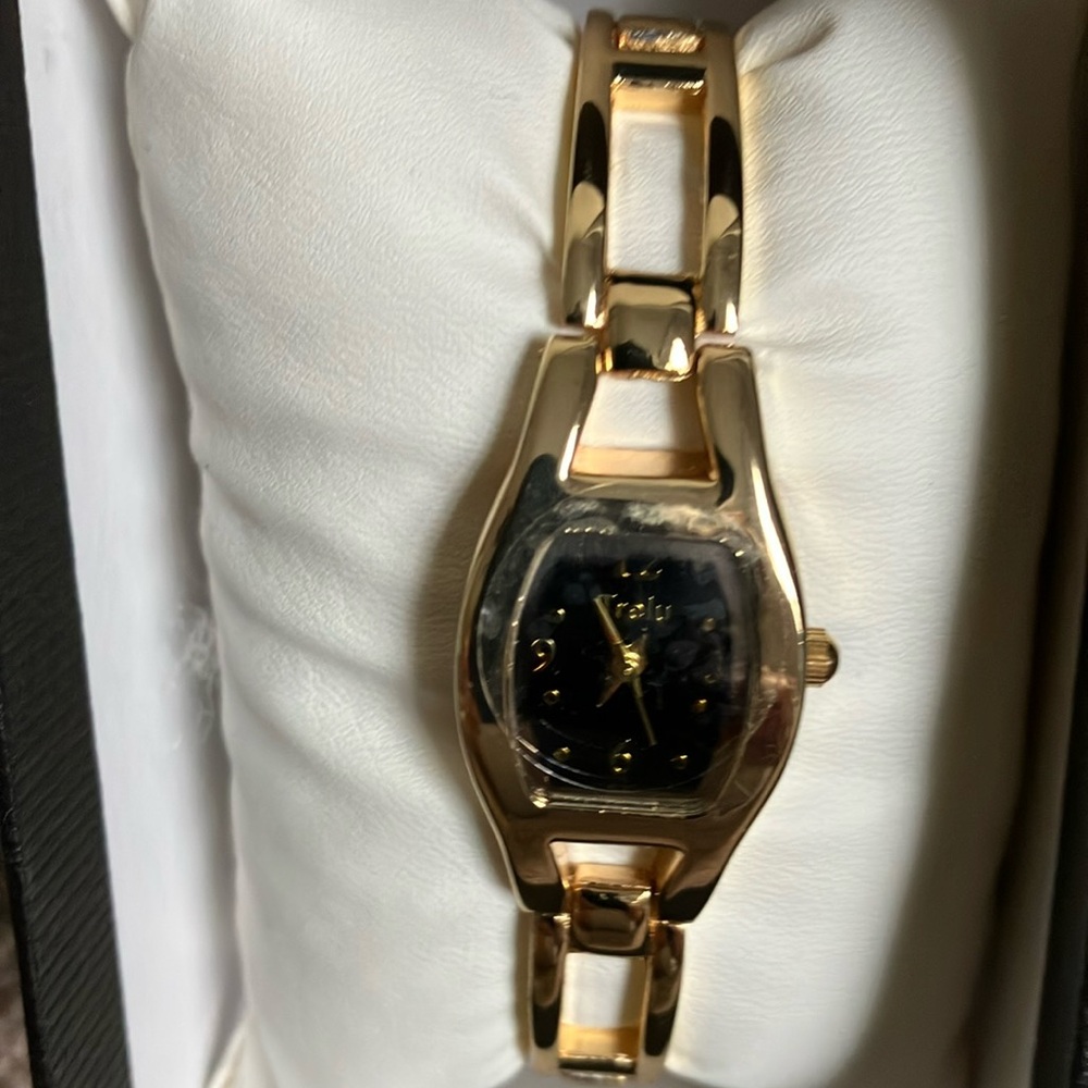 Trelu-NWOT-Lady’s Watch-Gold Tone - Picture 3 of 5
